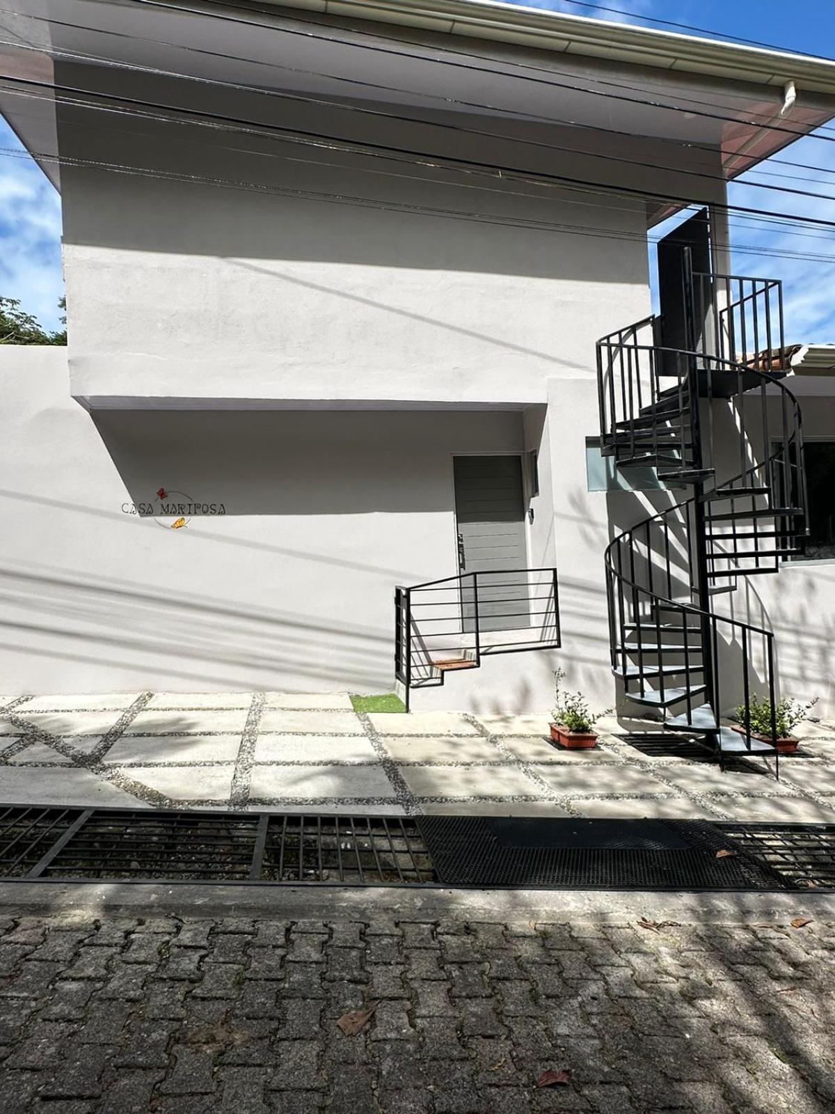 Casa Mariposa A 500 Metros De La Playa Full Equipada Espacio Y Precio A Tu Medida Posibilidad De Alquilar La Casa Entera, Dos Abajo O 2 Cuartos Con Banos Privados En La Planta Alta 1 A 22 Personas * Playa Herradura (Puntarenas)