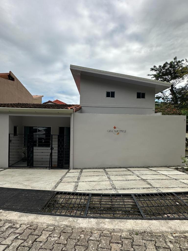 Casa Mariposa A 500 Metros De La Playa Full Equipada Espacio Y Precio A Tu Medida Posibilidad De Alquilar La Casa Entera, Dos Abajo O 2 Cuartos Con Banos Privados En La Planta Alta 1 A 22 Personas * Playa Herradura (Puntarenas)