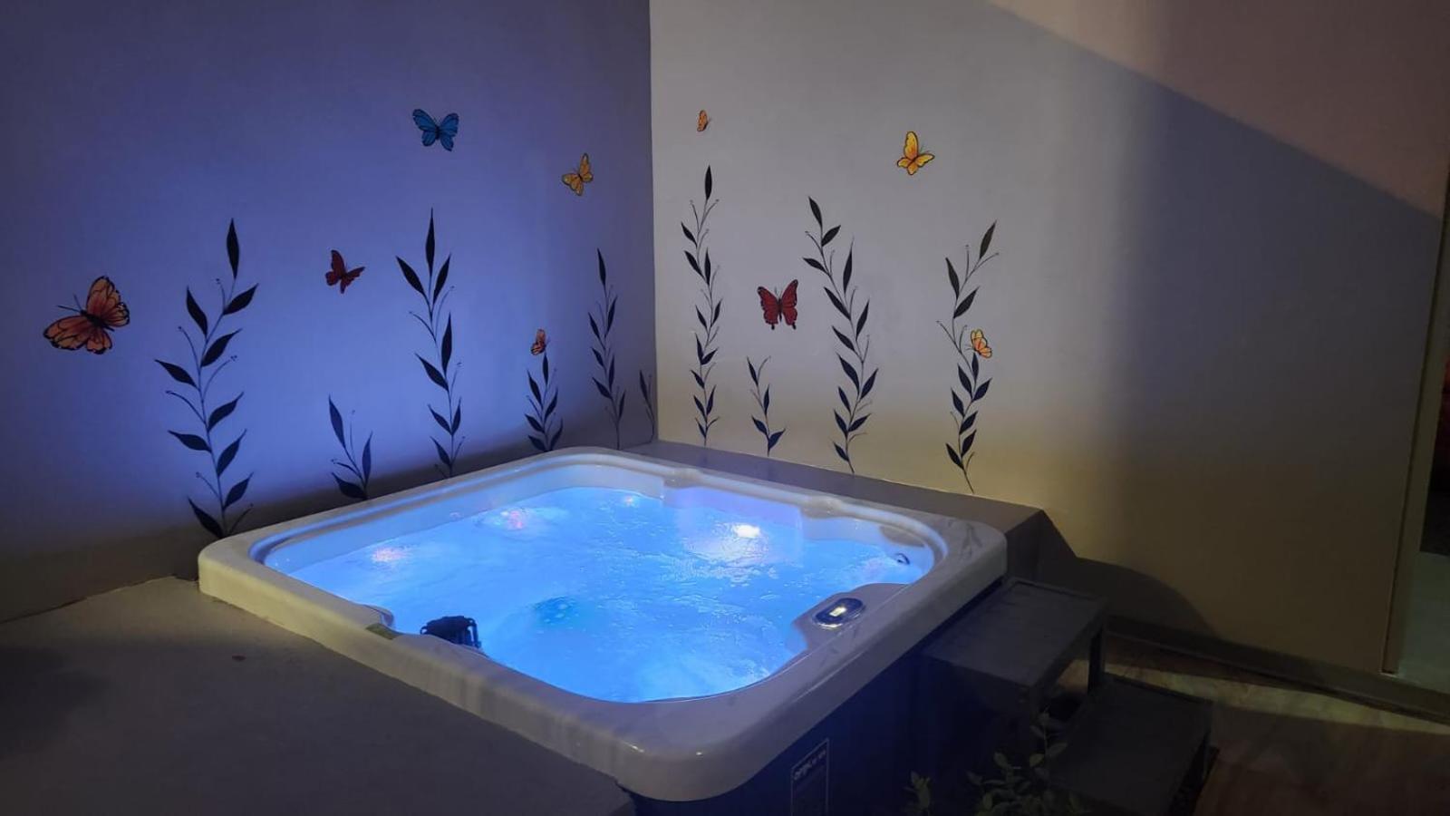 Casa Mariposa A 500 Metros De La Playa Full Equipada Espacio Y Precio A Tu Medida Posibilidad De Alquilar La Casa Entera, Dos Abajo O 2 Cuartos Con Banos Privados En La Planta Alta 1 A 22 Personas Appartement Playa Herradura (Puntarenas)