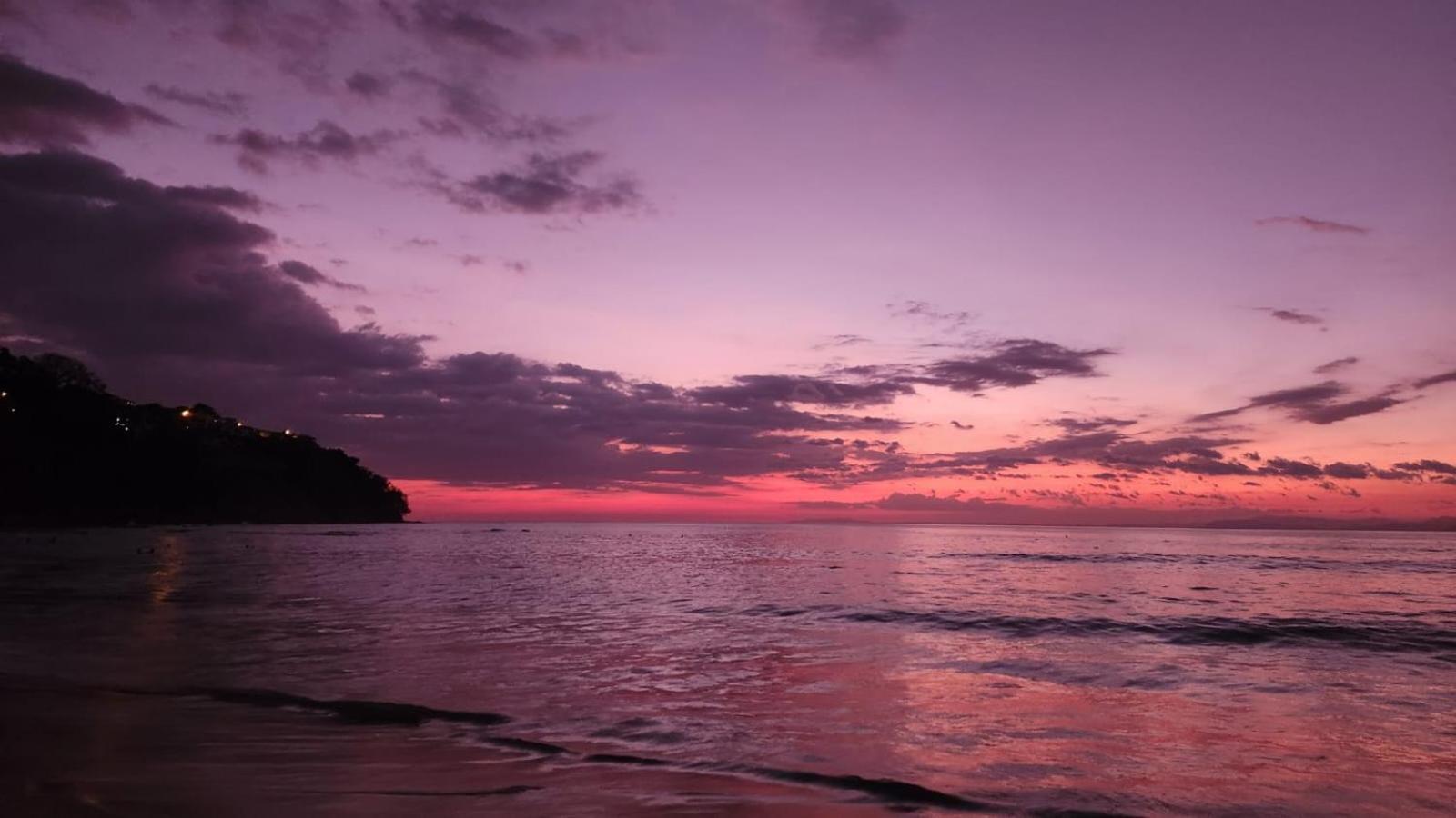 Casa Mariposa A 500 Metros De La Playa Full Equipada Espacio Y Precio A Tu Medida Posibilidad De Alquilar La Casa Entera, Dos Abajo O 2 Cuartos Con Banos Privados En La Planta Alta 1 A 22 Personas * Playa Herradura (Puntarenas)