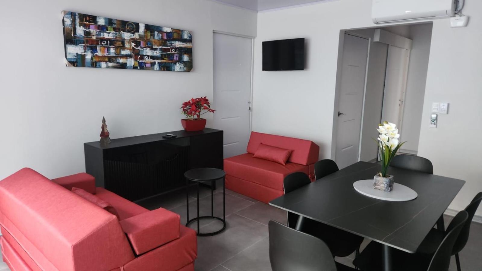 Casa Mariposa A 500 Metros De La Playa Full Equipada Espacio Y Precio A Tu Medida Posibilidad De Alquilar La Casa Entera, Dos Abajo O 2 Cuartos Con Banos Privados En La Planta Alta 1 A 22 Personas